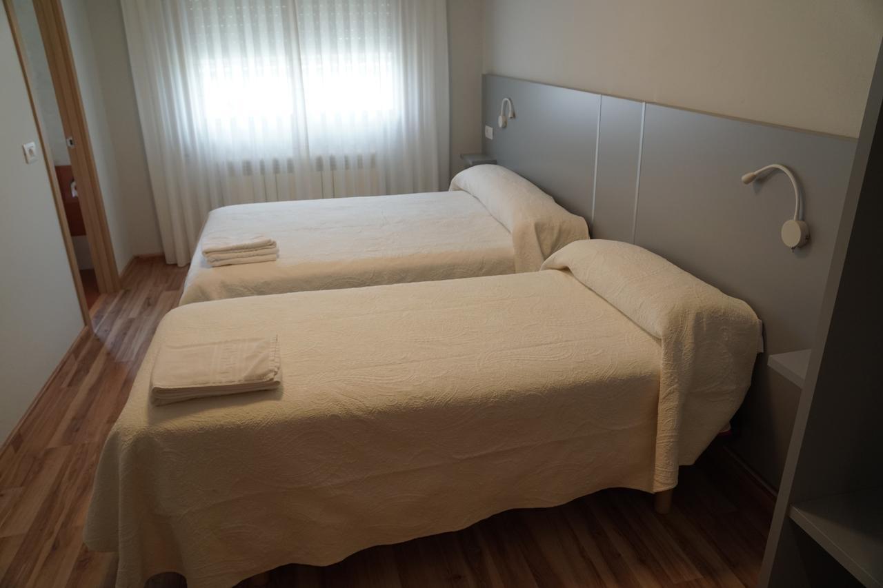 Pension Perez Portomarin Exteriör bild