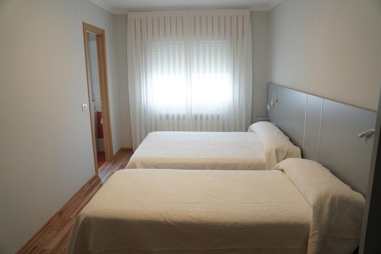 Pension Perez Portomarin Exteriör bild